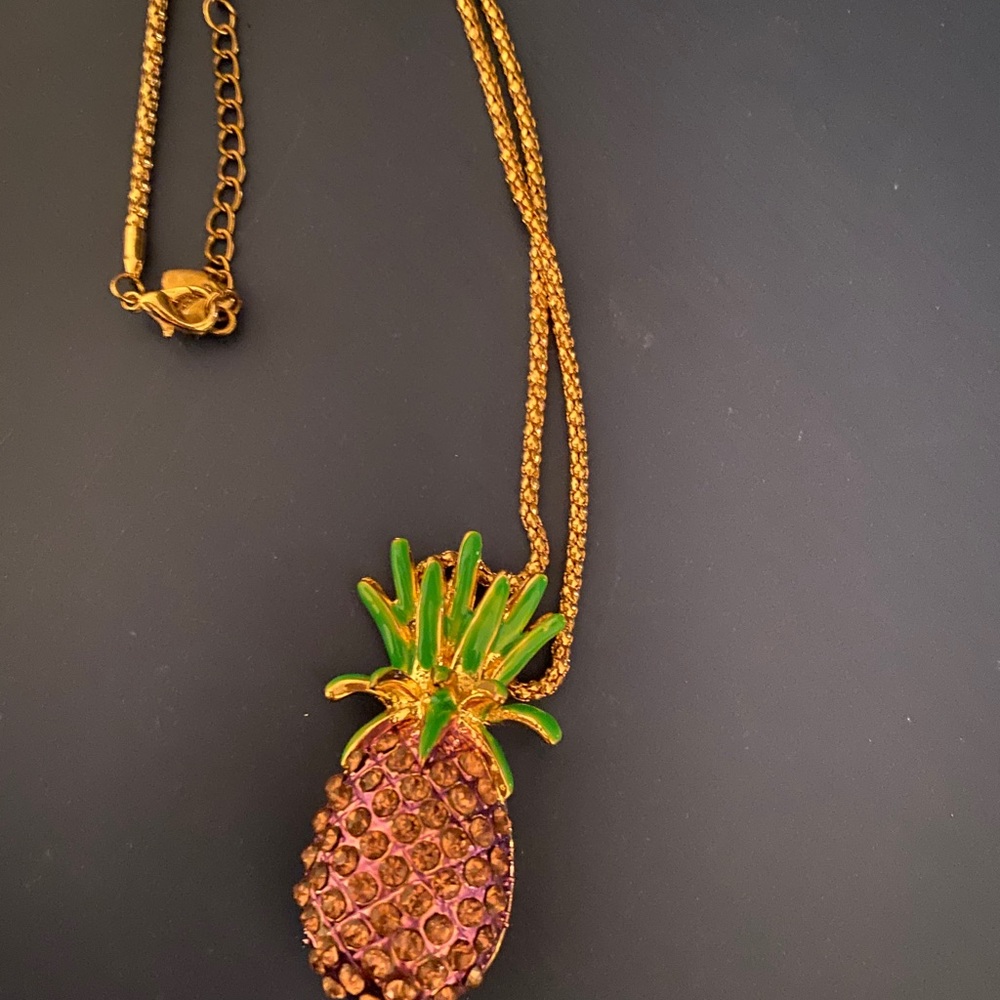 ⭐️⭐️Betsy Johnson Pink Pineapple Necklace⭐️⭐️
